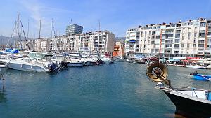 15 Toulon et son port.